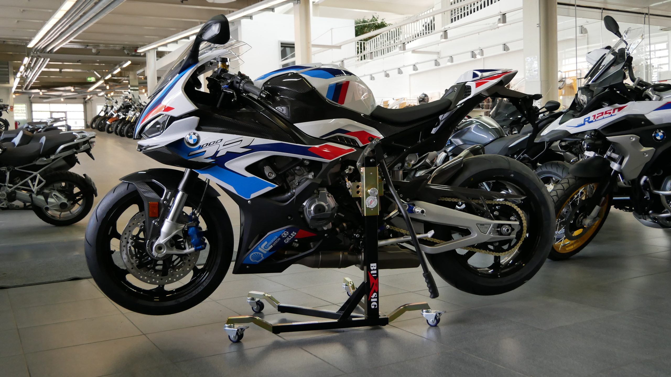 BMW-M1000RR-2021