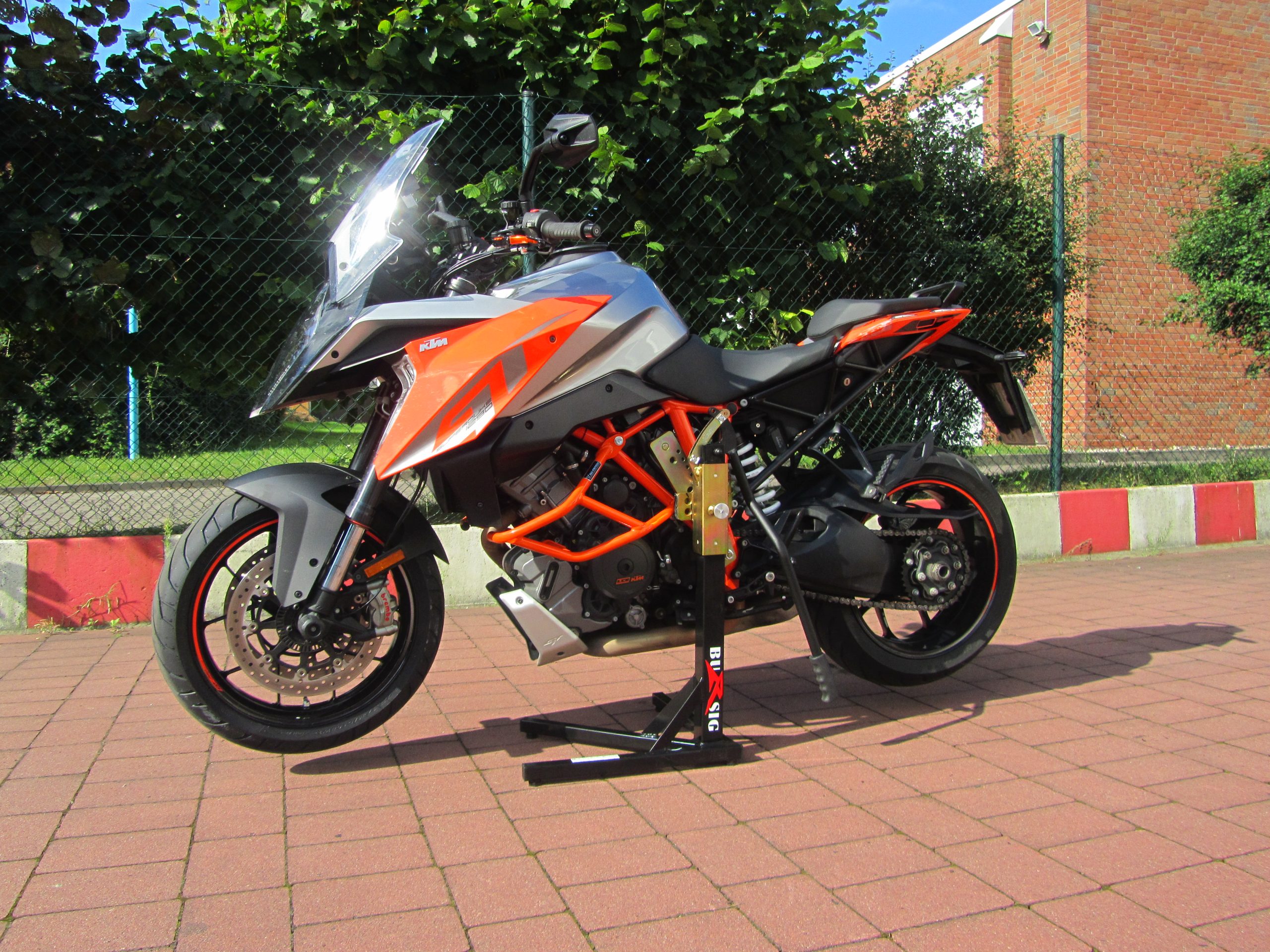 Bursig-Zentralstaender-KTM-1290-Super-Duke-GT-2016-23